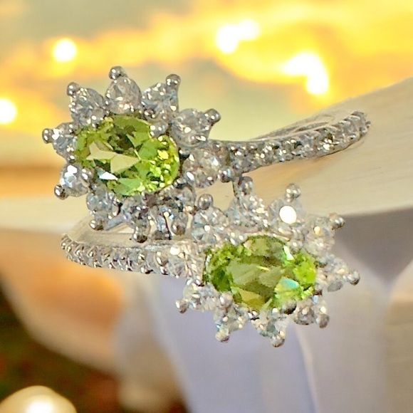 Genuine Peridot & White Topaz Sterling Silver Ring (6.25) - Picture 7 of 10